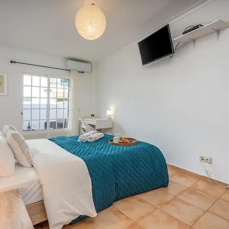 Bright & Cozy House With Terrace By Hostwise Apartmán *