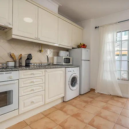 Hostwise - Bright & Cozy House With Terrace * Conceicao (Faro)